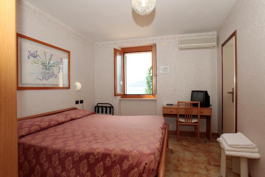 Hotel Fraderiana Torri Del Benaco Pokoj fotografie
