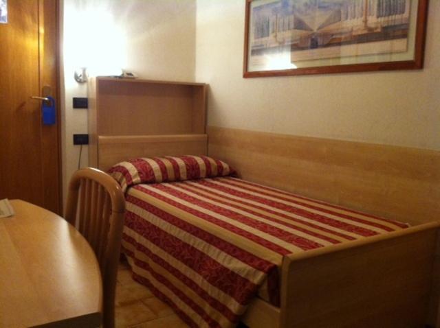 Hotel Fraderiana Torri Del Benaco Pokoj fotografie
